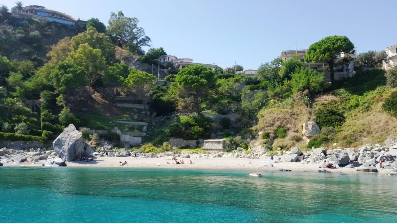 La Dimora Degli Artisti Bed & Breakfast Catanzaro Exterior photo
